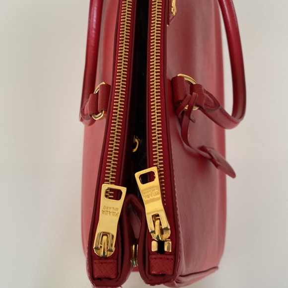 Authentic Prada Extra large Galleria Tote - Picture 6 of 16